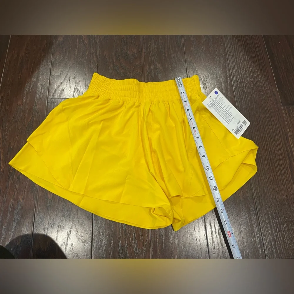 Lululemon Women Shake It Out High-Rise Running 2.5 Short Size XSmall Yellow NEW - Picture 3 of 8